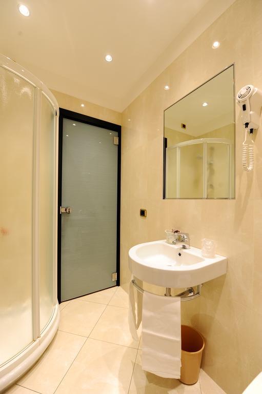 Hotel City Legnano Kültér fotó