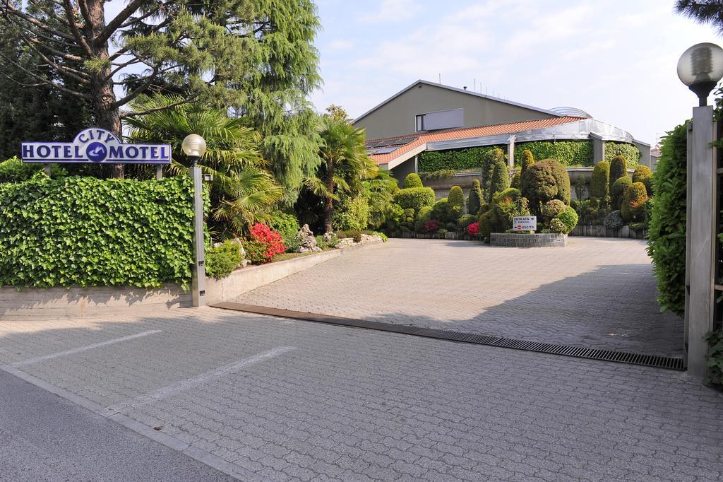 Hotel City Legnano Kültér fotó