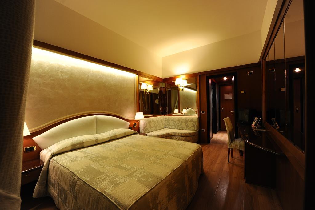 Hotel City Legnano Kültér fotó