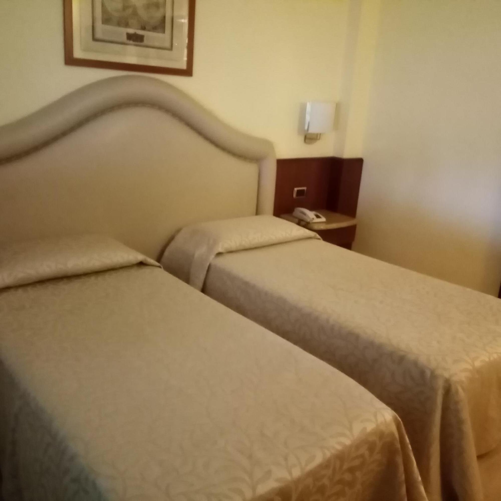 Hotel City Legnano Kültér fotó