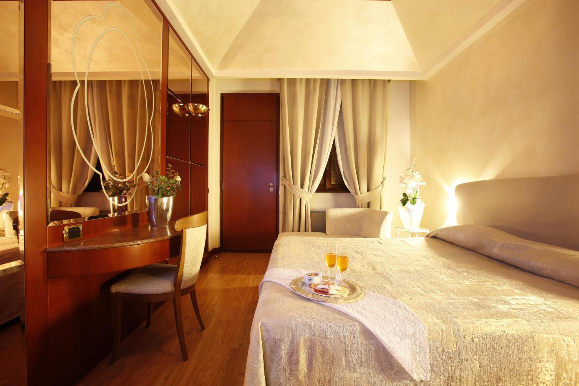 Hotel City Legnano Kültér fotó