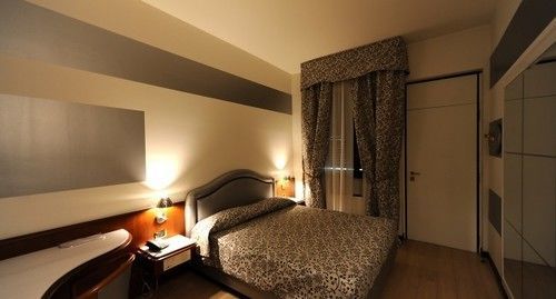 Hotel City Legnano Kültér fotó